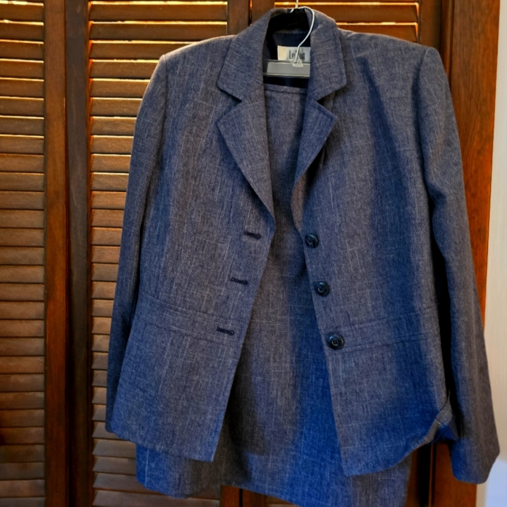 Blue LeSuit Women's Suit jacket and skirt